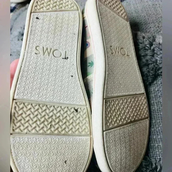 TOMS girls shoes size 1Y gentle used only - Picture 7 of 7